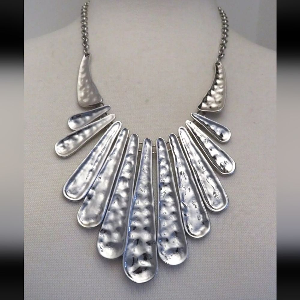 CHICOS SILVER BLADE BIB NECKLACE 16-20" NWOT